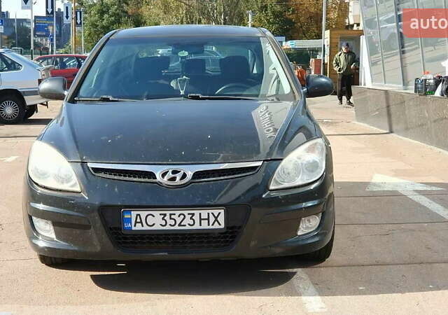 Черный Хендай i30, объемом двигателя 1.6 л и пробегом 228 тыс. км за 5200 $, фото 1 на Automoto.ua