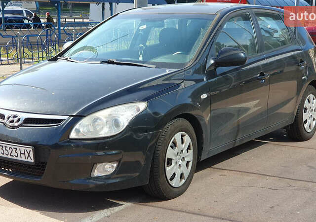 Черный Хендай i30, объемом двигателя 1.6 л и пробегом 228 тыс. км за 6200 $, фото 1 на Automoto.ua