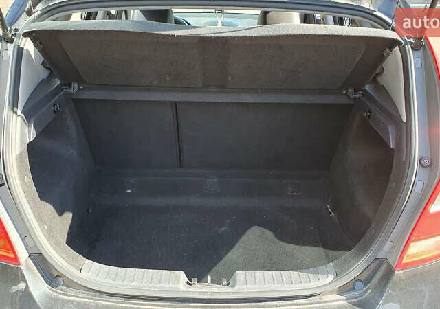 Черный Хендай i30, объемом двигателя 1.6 л и пробегом 228 тыс. км за 5200 $, фото 13 на Automoto.ua