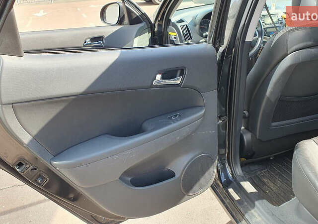 Черный Хендай i30, объемом двигателя 1.6 л и пробегом 228 тыс. км за 6200 $, фото 17 на Automoto.ua