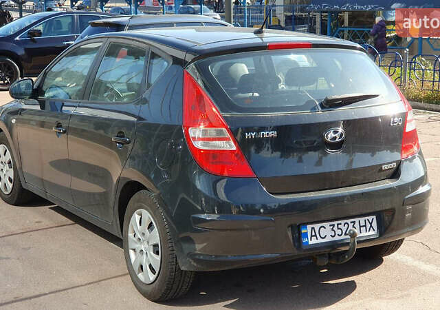 Черный Хендай i30, объемом двигателя 1.6 л и пробегом 228 тыс. км за 6200 $, фото 4 на Automoto.ua