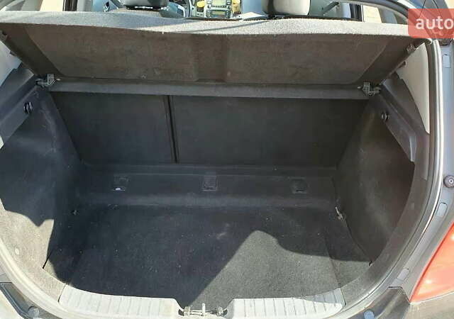 Черный Хендай i30, объемом двигателя 1.6 л и пробегом 228 тыс. км за 5200 $, фото 12 на Automoto.ua