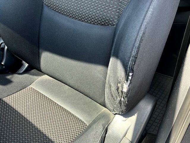 Черный Хендай i30, объемом двигателя 1.6 л и пробегом 198 тыс. км за 6800 $, фото 11 на Automoto.ua