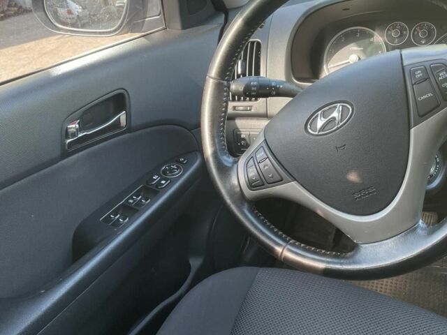 Хендай i30 2008 у Каневе на Automoto.ua Чорний Хендай i30, об'ємом двигуна 1.6 л та пробігом 230 тис. км за 5200 $, фото 8 на Automoto.ua