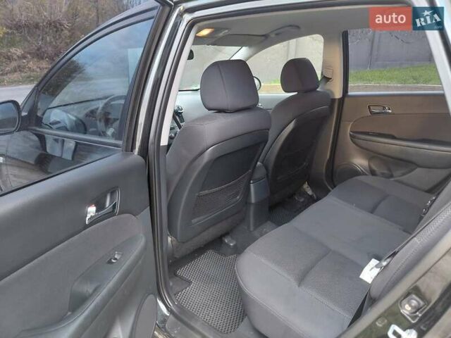 Черный Хендай i30, объемом двигателя 1.59 л и пробегом 198 тыс. км за 6400 $, фото 8 на Automoto.ua