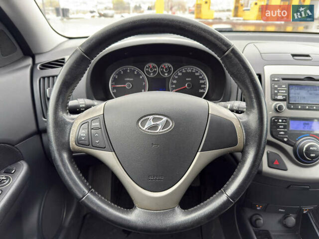 Черный Хендай i30, объемом двигателя 1.6 л и пробегом 169 тыс. км за 6150 $, фото 15 на Automoto.ua