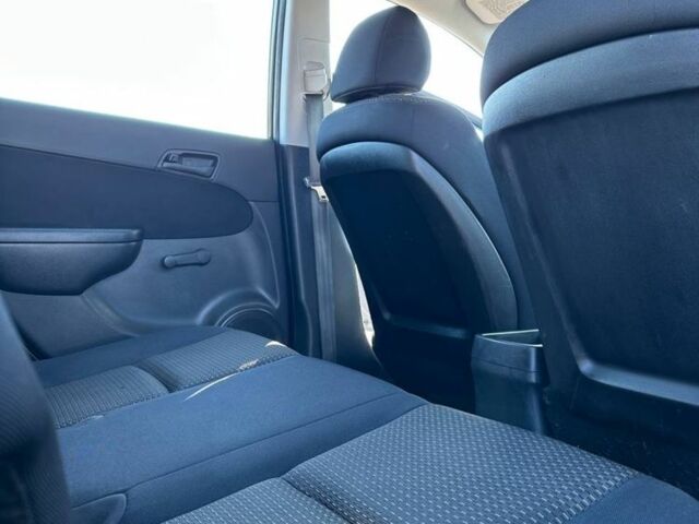 Черный Хендай i30, объемом двигателя 1.6 л и пробегом 216 тыс. км за 6550 $, фото 5 на Automoto.ua