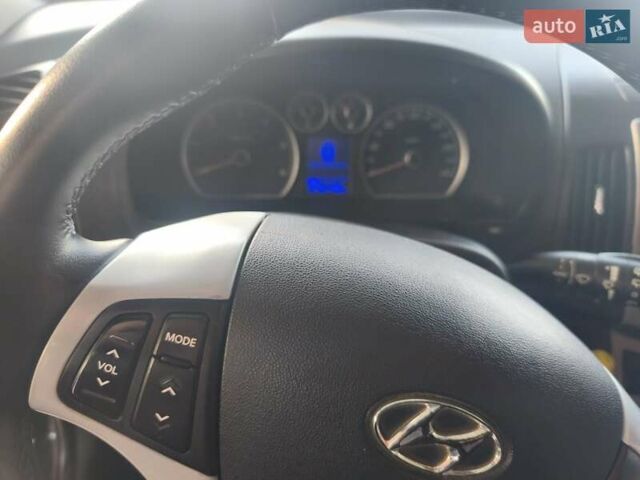 Чорний Хендай i30, об'ємом двигуна 1.58 л та пробігом 270 тис. км за 4600 $, фото 11 на Automoto.ua