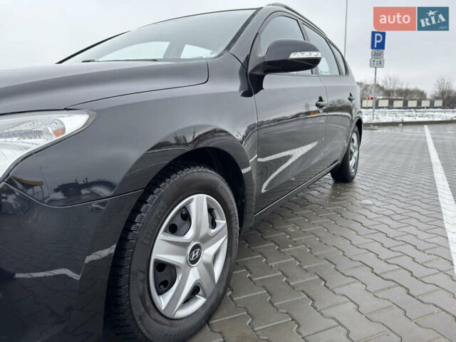 Черный Хендай i30, объемом двигателя 1.6 л и пробегом 169 тыс. км за 6150 $, фото 1 на Automoto.ua