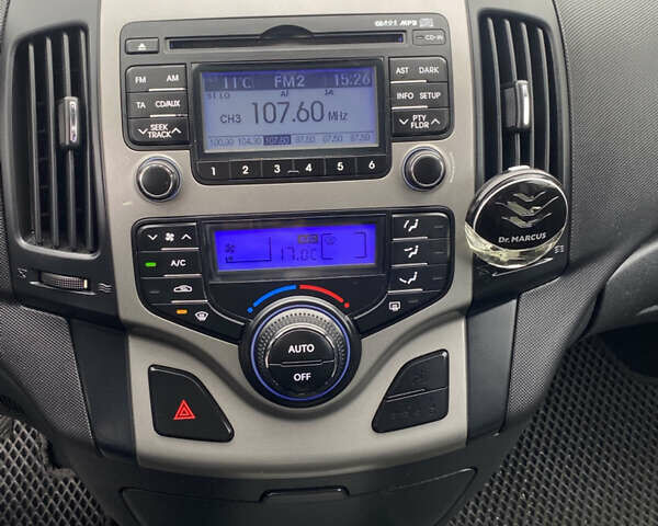 Черный Хендай i30, объемом двигателя 1.58 л и пробегом 341 тыс. км за 6200 $, фото 39 на Automoto.ua