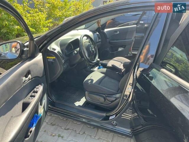 Черный Хендай i30, объемом двигателя 1.58 л и пробегом 234 тыс. км за 5650 $, фото 12 на Automoto.ua