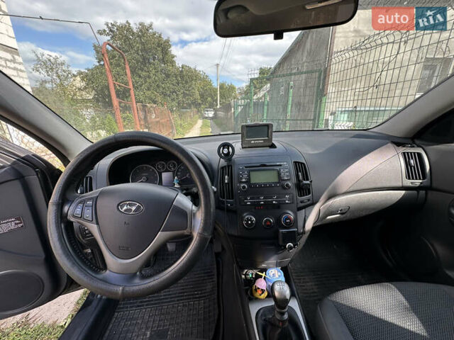 Чорний Хендай i30, об'ємом двигуна 1.58 л та пробігом 257 тис. км за 5650 $, фото 12 на Automoto.ua