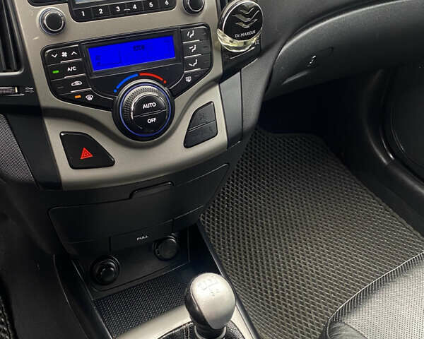 Черный Хендай i30, объемом двигателя 1.58 л и пробегом 341 тыс. км за 6200 $, фото 40 на Automoto.ua