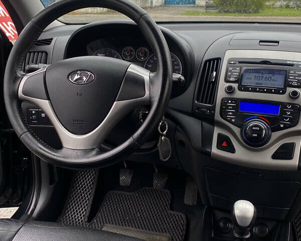 Черный Хендай i30, объемом двигателя 1.58 л и пробегом 341 тыс. км за 6200 $, фото 36 на Automoto.ua