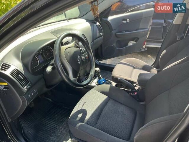 Черный Хендай i30, объемом двигателя 1.58 л и пробегом 234 тыс. км за 5650 $, фото 11 на Automoto.ua