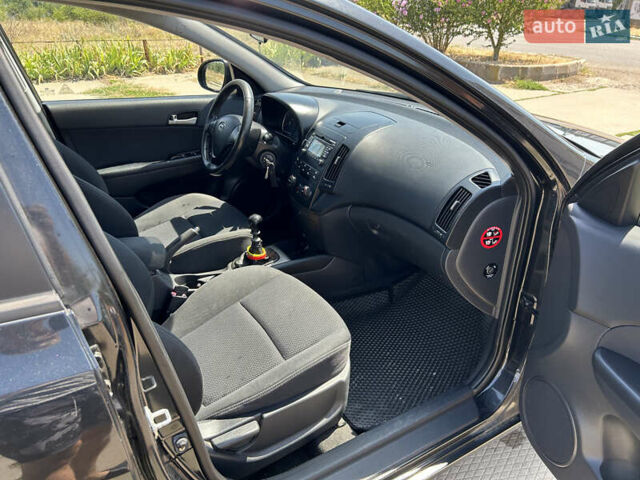 Черный Хендай i30, объемом двигателя 1.59 л и пробегом 226 тыс. км за 6500 $, фото 13 на Automoto.ua