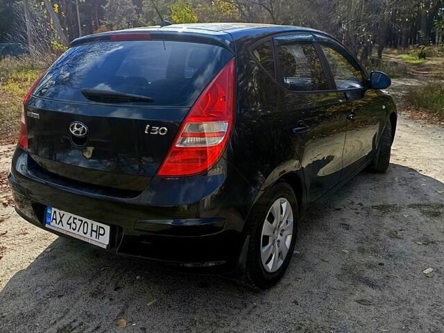 Чорний Хендай i30, об'ємом двигуна 1.4 л та пробігом 172 тис. км за 5300 $, фото 4 на Automoto.ua