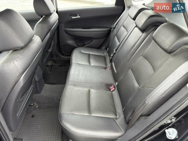 Черный Хендай i30, объемом двигателя 1.6 л и пробегом 169 тыс. км за 6150 $, фото 24 на Automoto.ua
