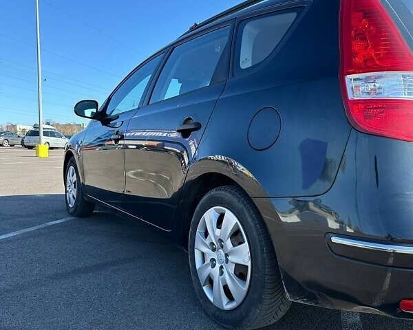 Черный Хендай i30, объемом двигателя 1.6 л и пробегом 194 тыс. км за 6750 $, фото 2 на Automoto.ua
