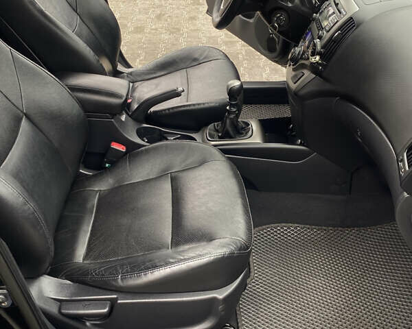 Черный Хендай i30, объемом двигателя 1.58 л и пробегом 341 тыс. км за 6200 $, фото 31 на Automoto.ua
