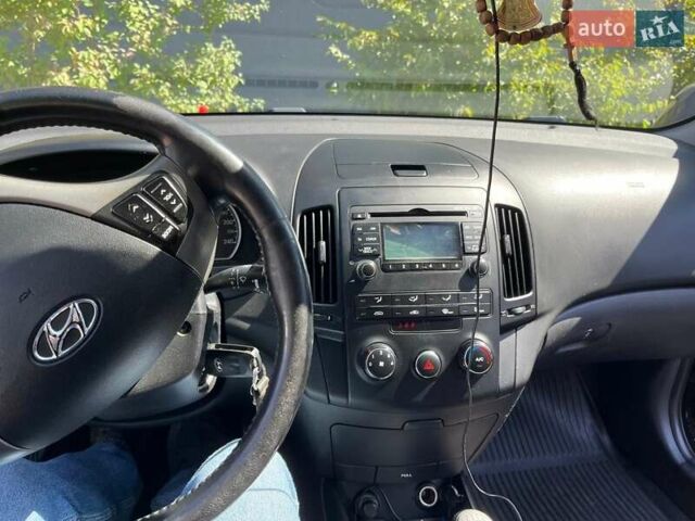 Черный Хендай i30, объемом двигателя 1.58 л и пробегом 234 тыс. км за 5650 $, фото 6 на Automoto.ua