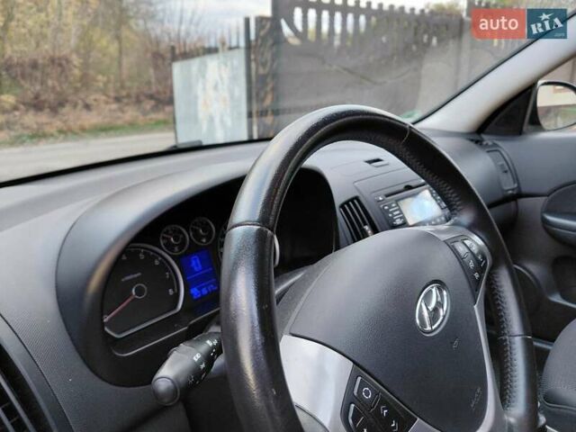 Черный Хендай i30, объемом двигателя 1.59 л и пробегом 198 тыс. км за 6400 $, фото 6 на Automoto.ua