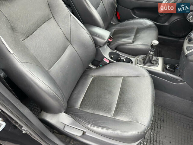 Черный Хендай i30, объемом двигателя 1.6 л и пробегом 169 тыс. км за 6150 $, фото 19 на Automoto.ua