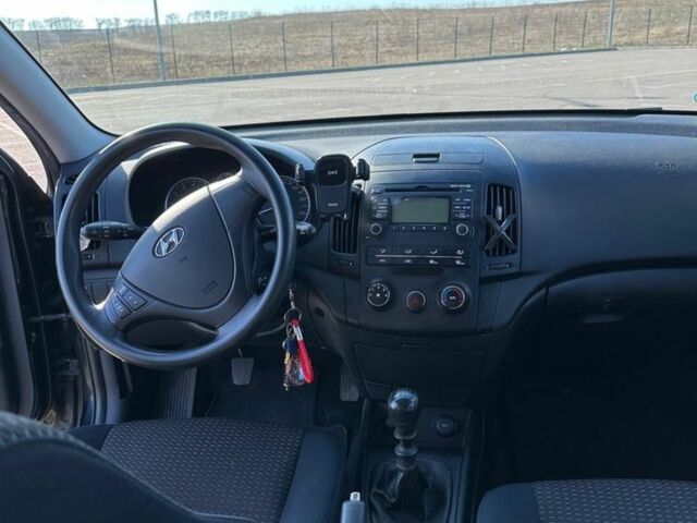 Черный Хендай i30, объемом двигателя 1.6 л и пробегом 216 тыс. км за 6550 $, фото 7 на Automoto.ua