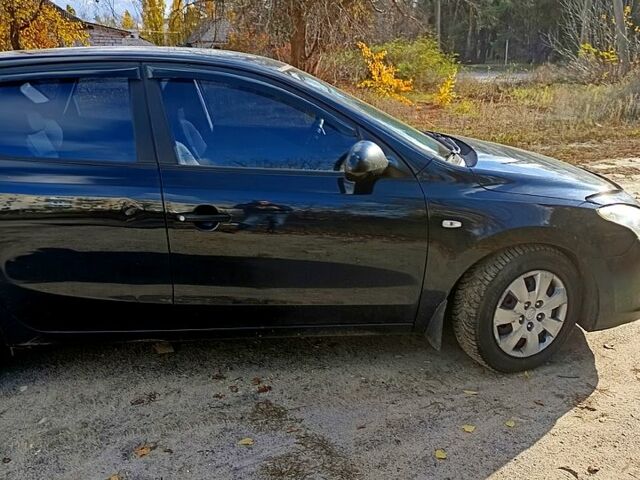 Чорний Хендай i30, об'ємом двигуна 1.4 л та пробігом 172 тис. км за 5300 $, фото 3 на Automoto.ua