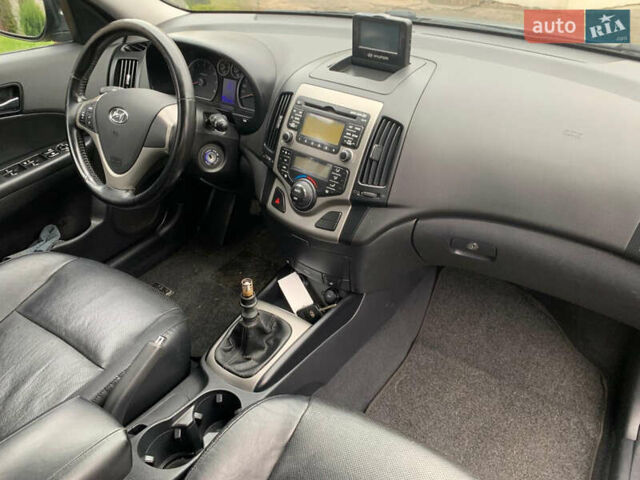 Чорний Хендай i30, об'ємом двигуна 1.59 л та пробігом 230 тис. км за 5800 $, фото 29 на Automoto.ua