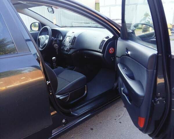 Черный Хендай i30, объемом двигателя 1.6 л и пробегом 232 тыс. км за 6600 $, фото 8 на Automoto.ua