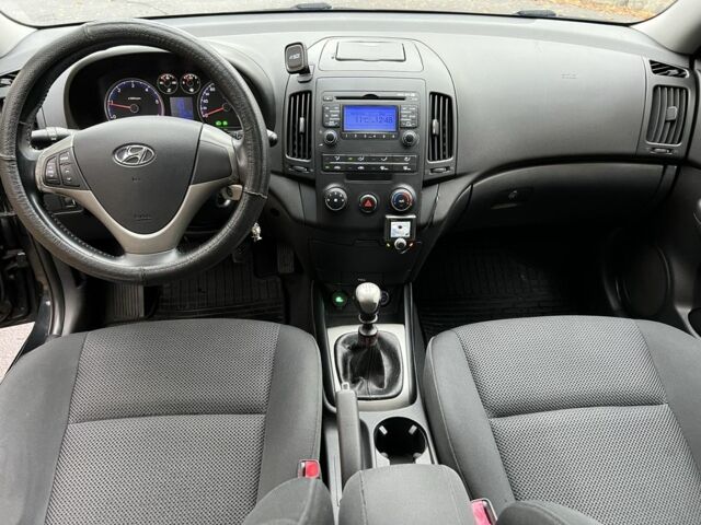 Хендай i30 2008 в Кривом Роге на Automoto.ua Черный Хендай i30, объемом двигателя 1.6 л и пробегом 235 тыс. км за 6200 $, фото 9 на Automoto.ua