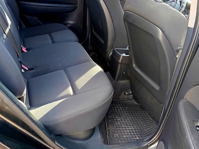 Чорний Хендай i30, об'ємом двигуна 1.4 л та пробігом 172 тис. км за 5300 $, фото 7 на Automoto.ua