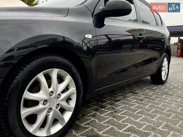 Черный Хендай i30, объемом двигателя 1.58 л и пробегом 341 тыс. км за 6200 $, фото 24 на Automoto.ua
