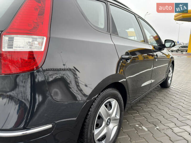 Черный Хендай i30, объемом двигателя 1.6 л и пробегом 169 тыс. км за 6150 $, фото 7 на Automoto.ua