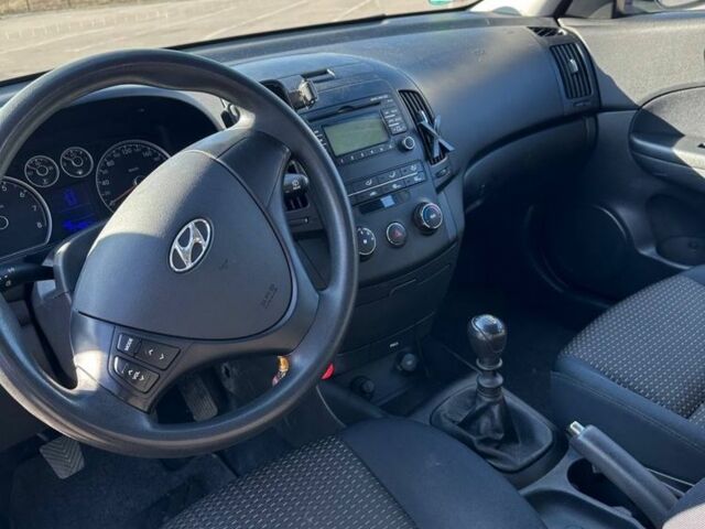 Черный Хендай i30, объемом двигателя 1.6 л и пробегом 216 тыс. км за 6550 $, фото 4 на Automoto.ua