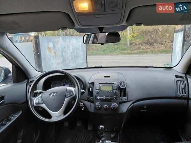 Черный Хендай i30, объемом двигателя 1.59 л и пробегом 198 тыс. км за 6400 $, фото 7 на Automoto.ua