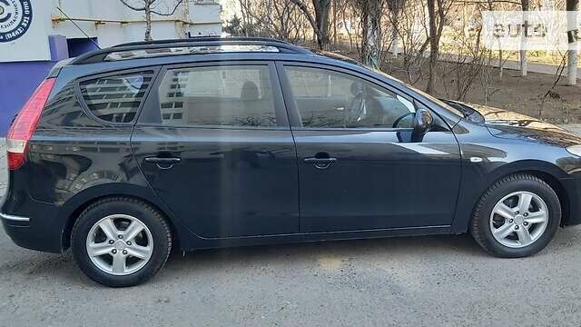 Черный Хендай i30, объемом двигателя 1.6 л и пробегом 143 тыс. км за 6800 $, фото 7 на Automoto.ua