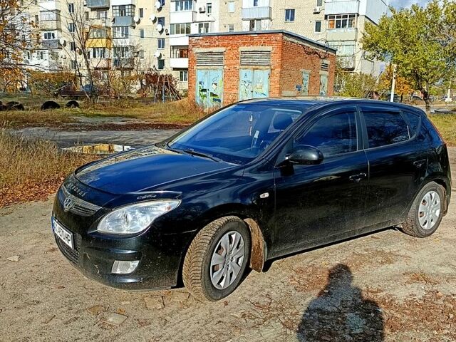 Чорний Хендай i30, об'ємом двигуна 1.4 л та пробігом 172 тис. км за 5300 $, фото 1 на Automoto.ua