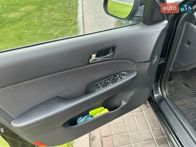Чорний Хендай i30, об'ємом двигуна 1.58 л та пробігом 257 тис. км за 5650 $, фото 7 на Automoto.ua