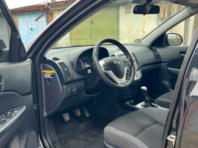 Черный Хендай i30, объемом двигателя 1.6 л и пробегом 265 тыс. км за 6200 $, фото 10 на Automoto.ua