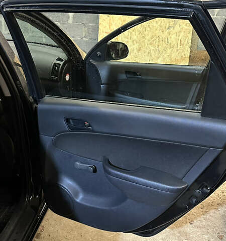 Черный Хендай i30, объемом двигателя 1.58 л и пробегом 243 тыс. км за 5500 $, фото 15 на Automoto.ua