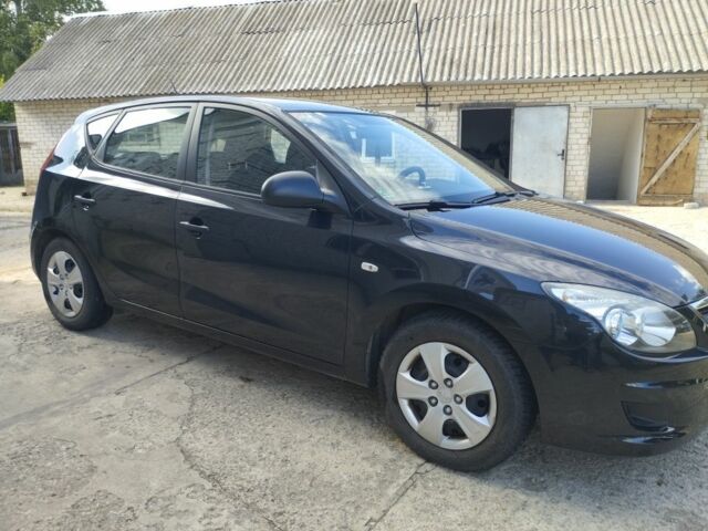 Черный Хендай i30, объемом двигателя 1.4 л и пробегом 163 тыс. км за 5800 $, фото 3 на Automoto.ua