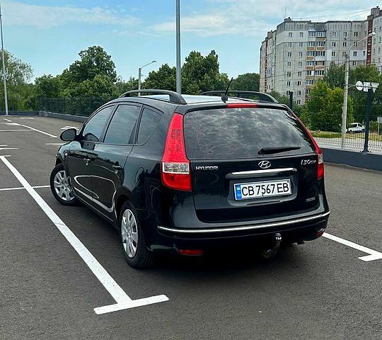 Черный Хендай i30, объемом двигателя 1.6 л и пробегом 300 тыс. км за 5550 $, фото 2 на Automoto.ua