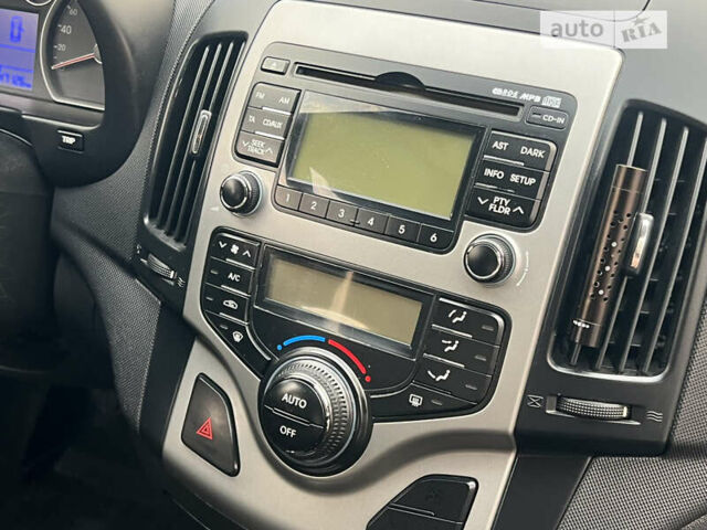 Чорний Хендай i30, об'ємом двигуна 1.59 л та пробігом 247 тис. км за 6250 $, фото 44 на Automoto.ua