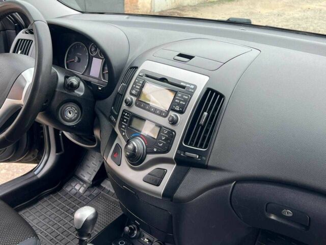 Черный Хендай i30, объемом двигателя 1.6 л и пробегом 265 тыс. км за 6200 $, фото 15 на Automoto.ua