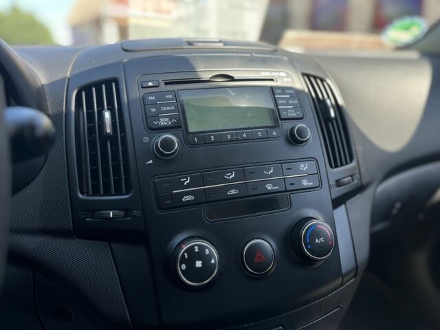 Черный Хендай i30, объемом двигателя 1.6 л и пробегом 230 тыс. км за 6800 $, фото 11 на Automoto.ua