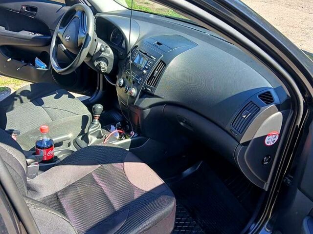 Черный Хендай i30, объемом двигателя 1.4 л и пробегом 208 тыс. км за 5799 $, фото 5 на Automoto.ua
