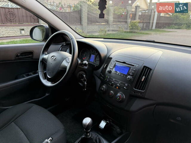 Черный Хендай i30, объемом двигателя 1.6 л и пробегом 229 тыс. км за 6700 $, фото 27 на Automoto.ua