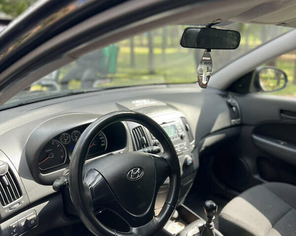 Чорний Хендай i30, об'ємом двигуна 1.4 л та пробігом 241 тис. км за 5600 $, фото 5 на Automoto.ua